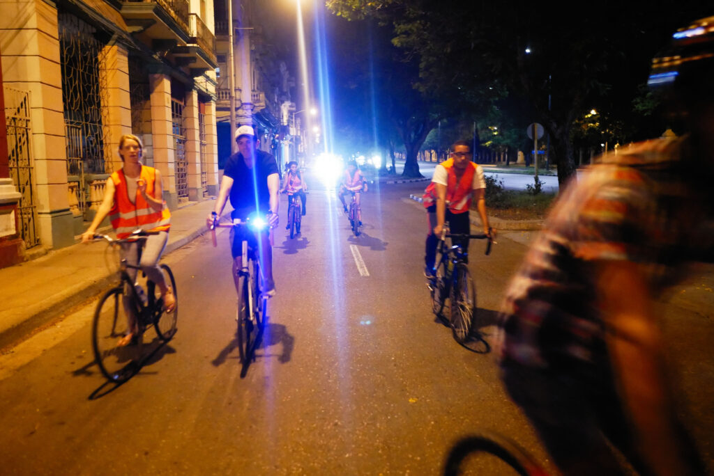 Vuelta de Noche de Citykleta, tour en bicicleta de noche en La Habana 