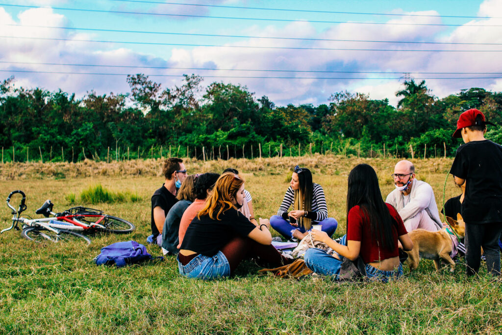 Bicipiknic Musical: a picnic for cyclists in Havana to gather outdoors.