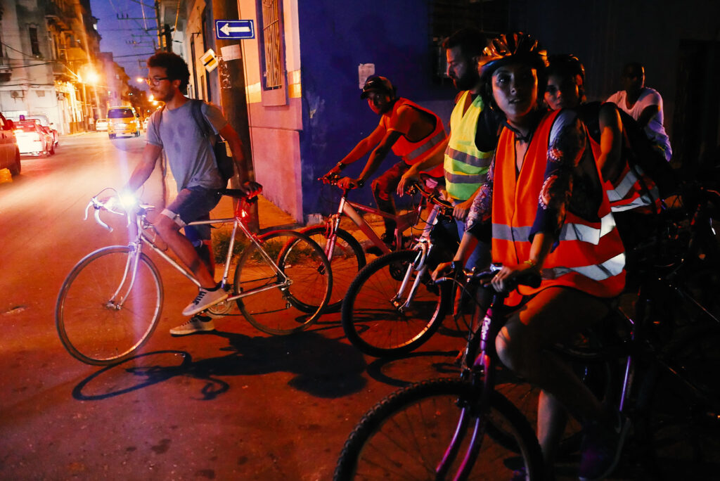 Vuelta de Noche: tour nocturno en bicicleta