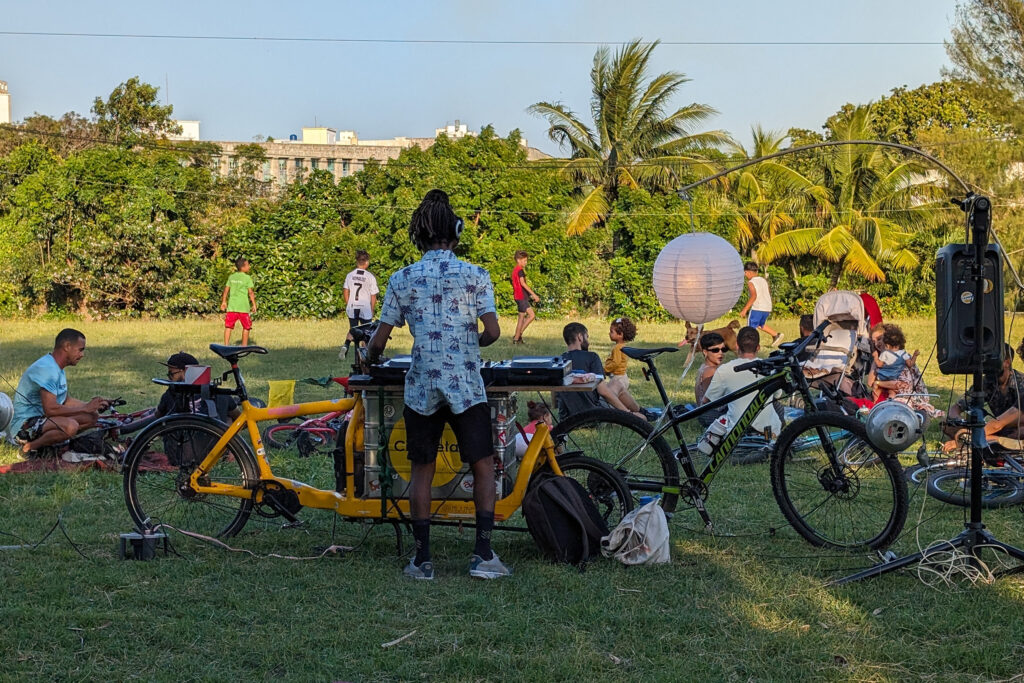 Bicipiknic: ciclistas hacen un picnic