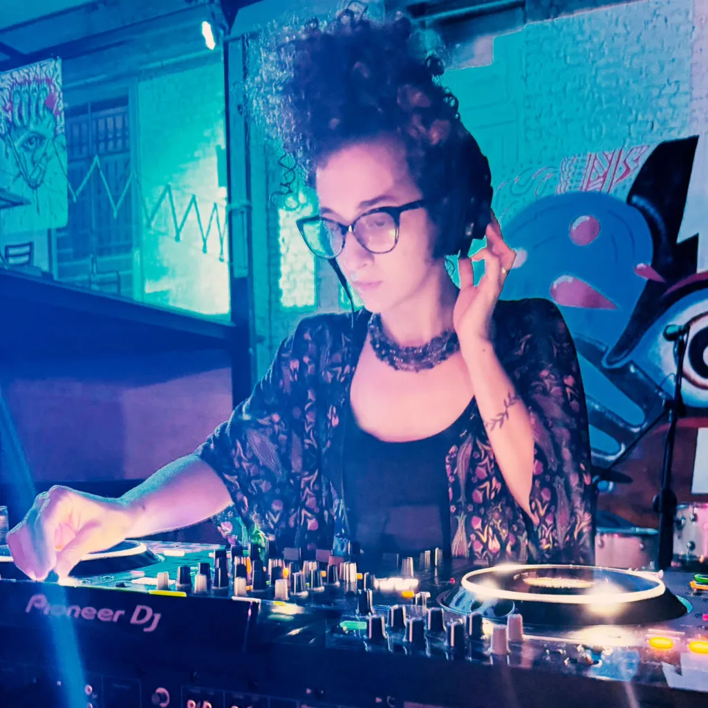 DJ Zheva (Elizabeth)