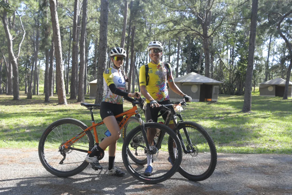 Ciclistas de ruta de montaña