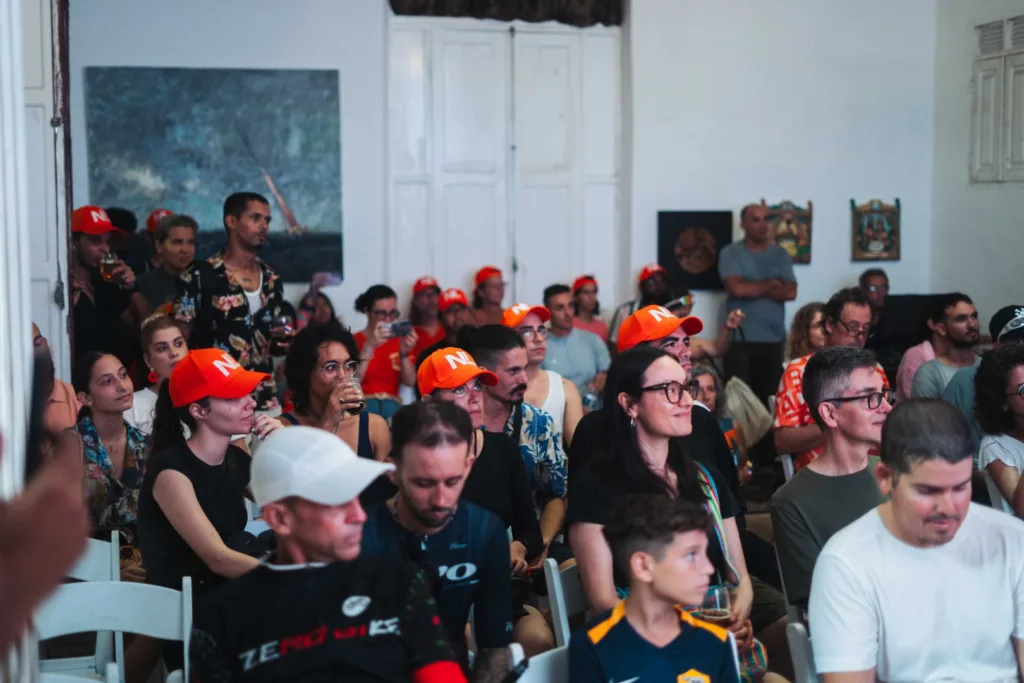 Público viendo el documental Together We Cycle